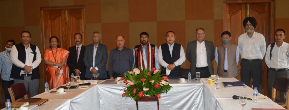 Shri. Rameshwar Teli, the Hon’ble Minister of State for Petroleum & Natural Gas and Labour & Employment meeting with Hon’ble Chief Minister of Nagaland, Shri. Neiphiu Rio at Niathu Resort, Dimapur, 21st September, 2021